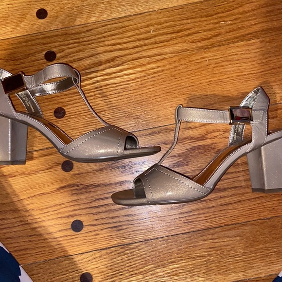 Liz Claiborne heels - Picture 3 of 6